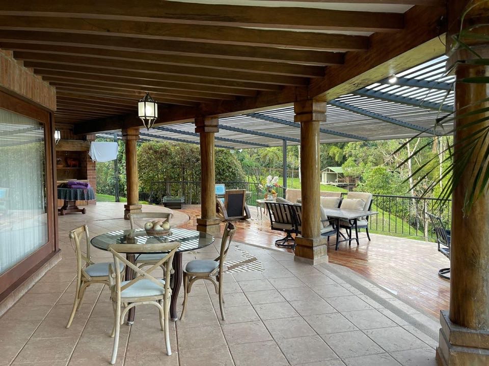 Finca muy amplia para la venta o arriendo en el retiro