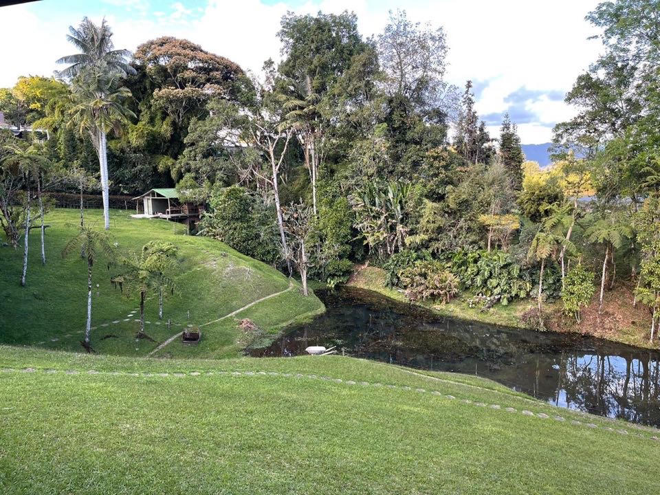 Finca muy amplia para la venta o arriendo en el retiro