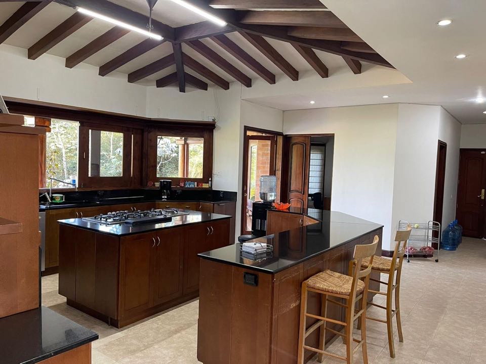 Finca muy amplia para la venta o arriendo en el retiro