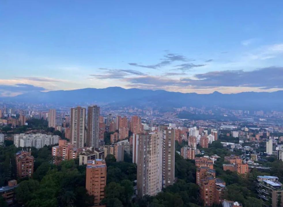 Apartamento amoblado cerca al tesoro