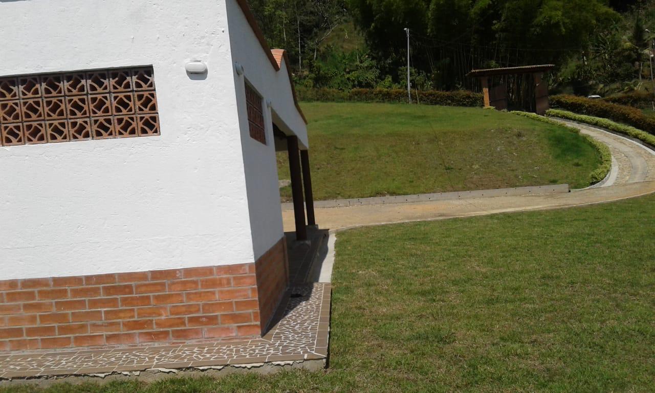VENCAMBIO FINCA DE RECREO CASA DUPLEX  EN EL RETIRO ANTIOQUIA.