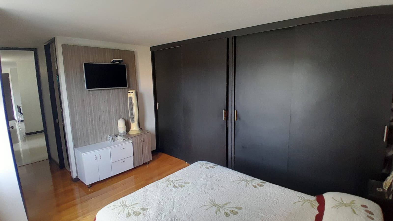 VENTA APARTAMENTO LOMA DE LOS BERNAL. CMJ.