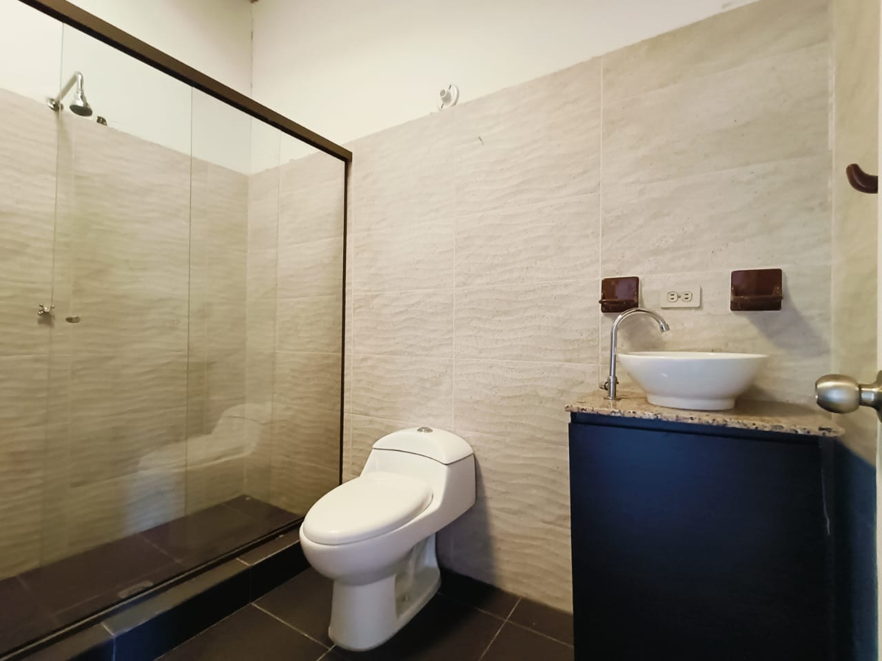 VENTA  CASA CON AIRE EN  LA CASTELLANA MEDELLIN.