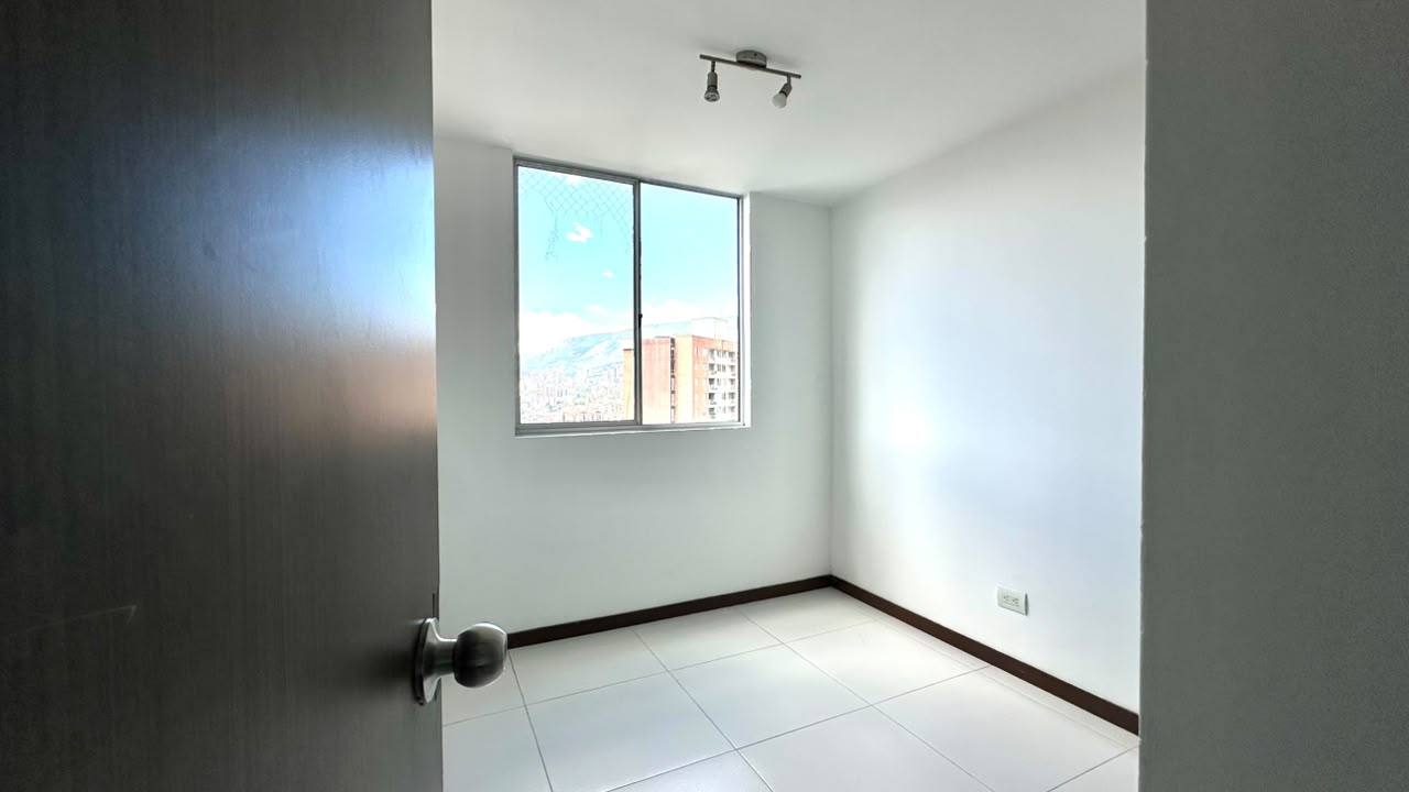 Apartamento en Arriendo. Loma del Barro. Envigado.