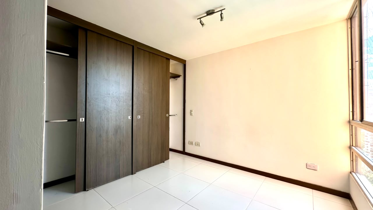 Apartamento en Arriendo. Loma del Barro. Envigado.