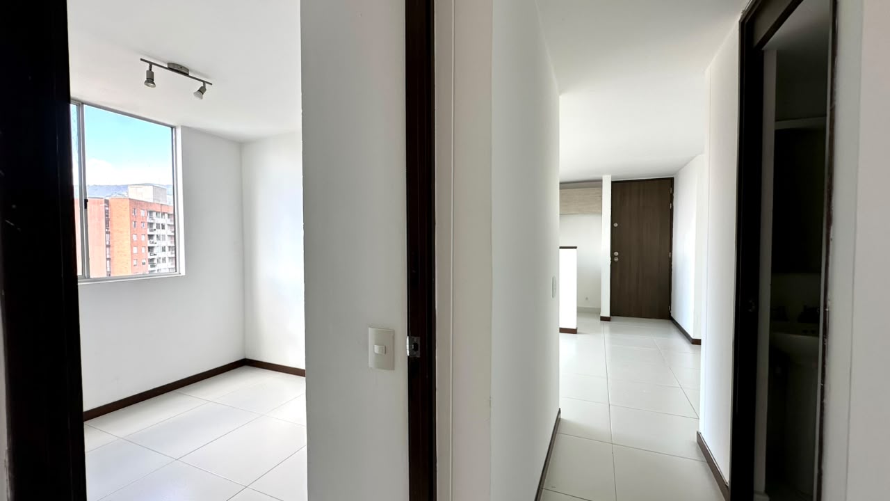 Apartamento en Arriendo. Loma del Barro. Envigado.