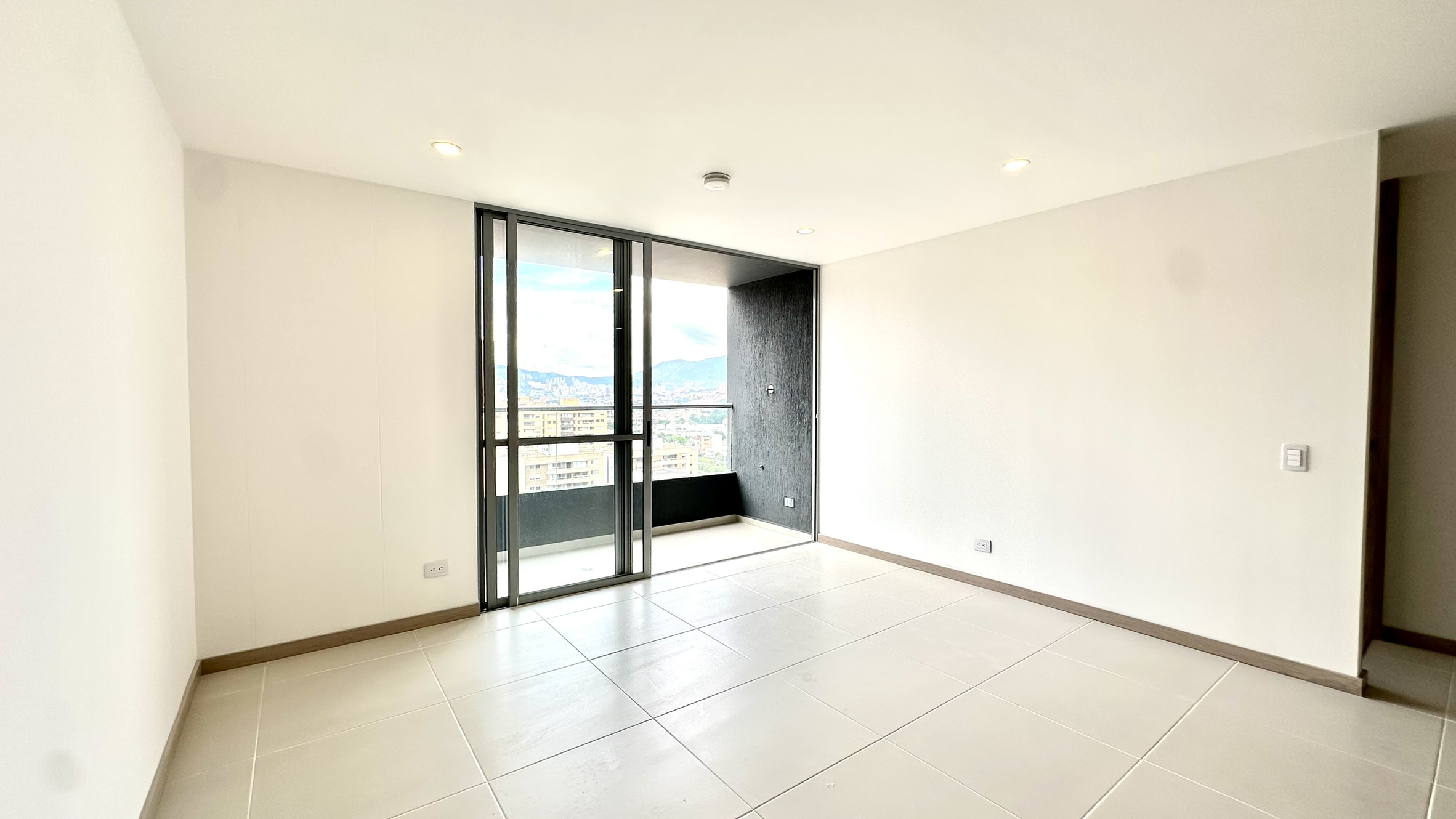 Apartamento en Arriendo, Ciudad del Río, Medellín.