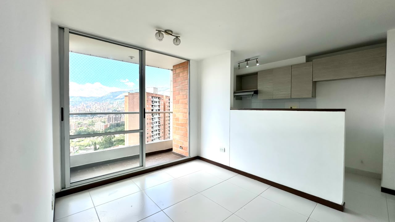Apartamento en Arriendo. Loma del Barro. Envigado.