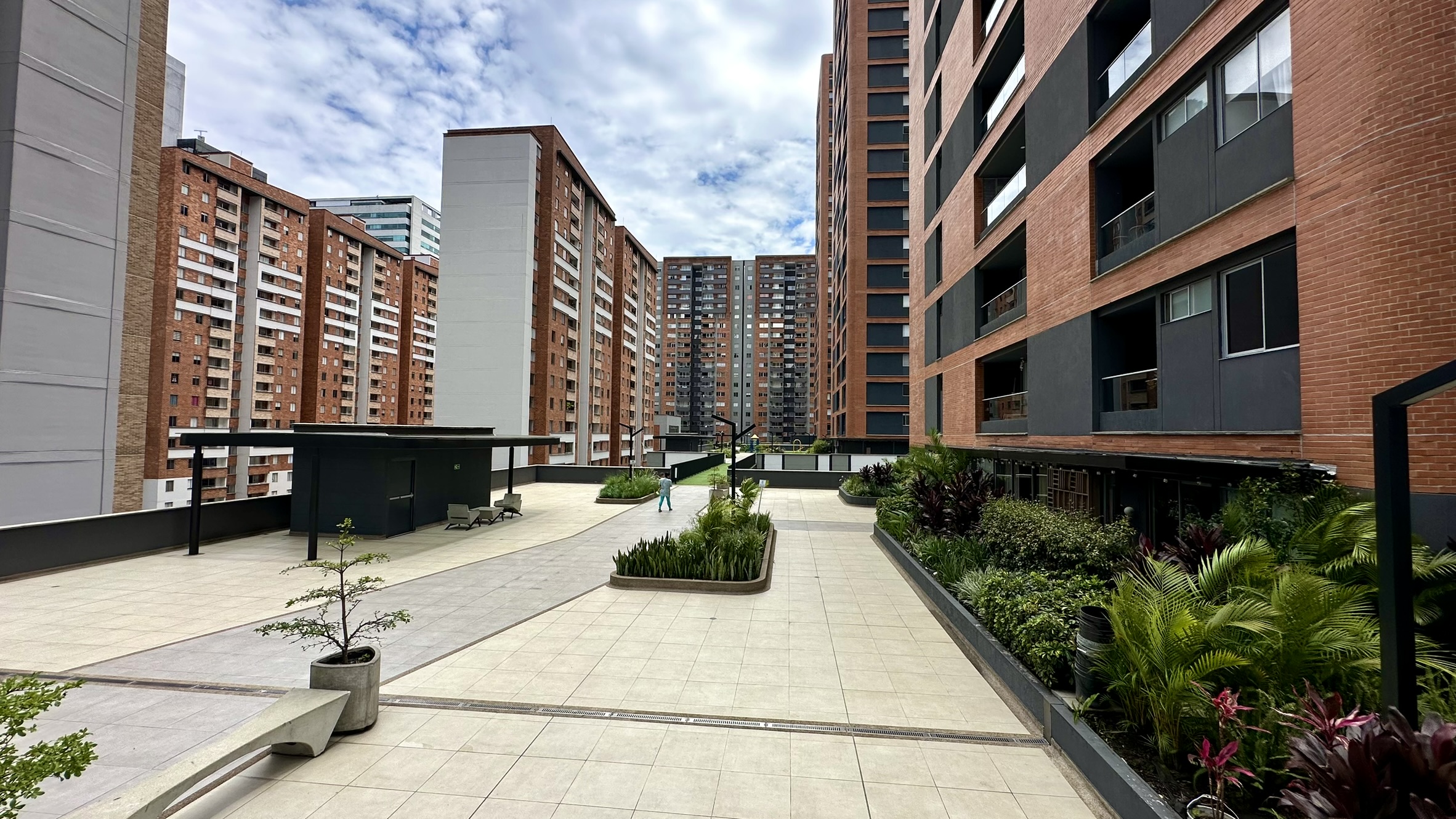 Apartamento en Arriendo, Ciudad del Río, Medellín.