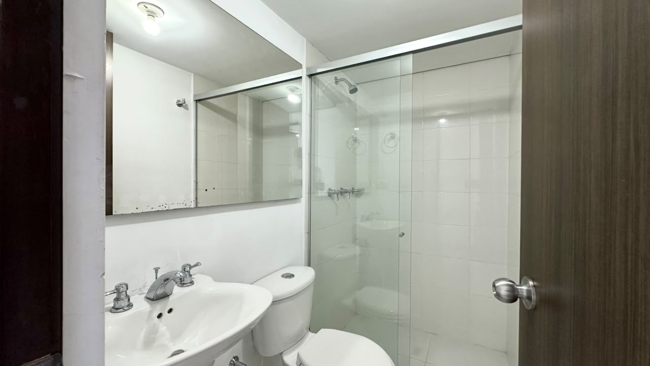 Apartamento en Arriendo. Loma del Barro. Envigado.