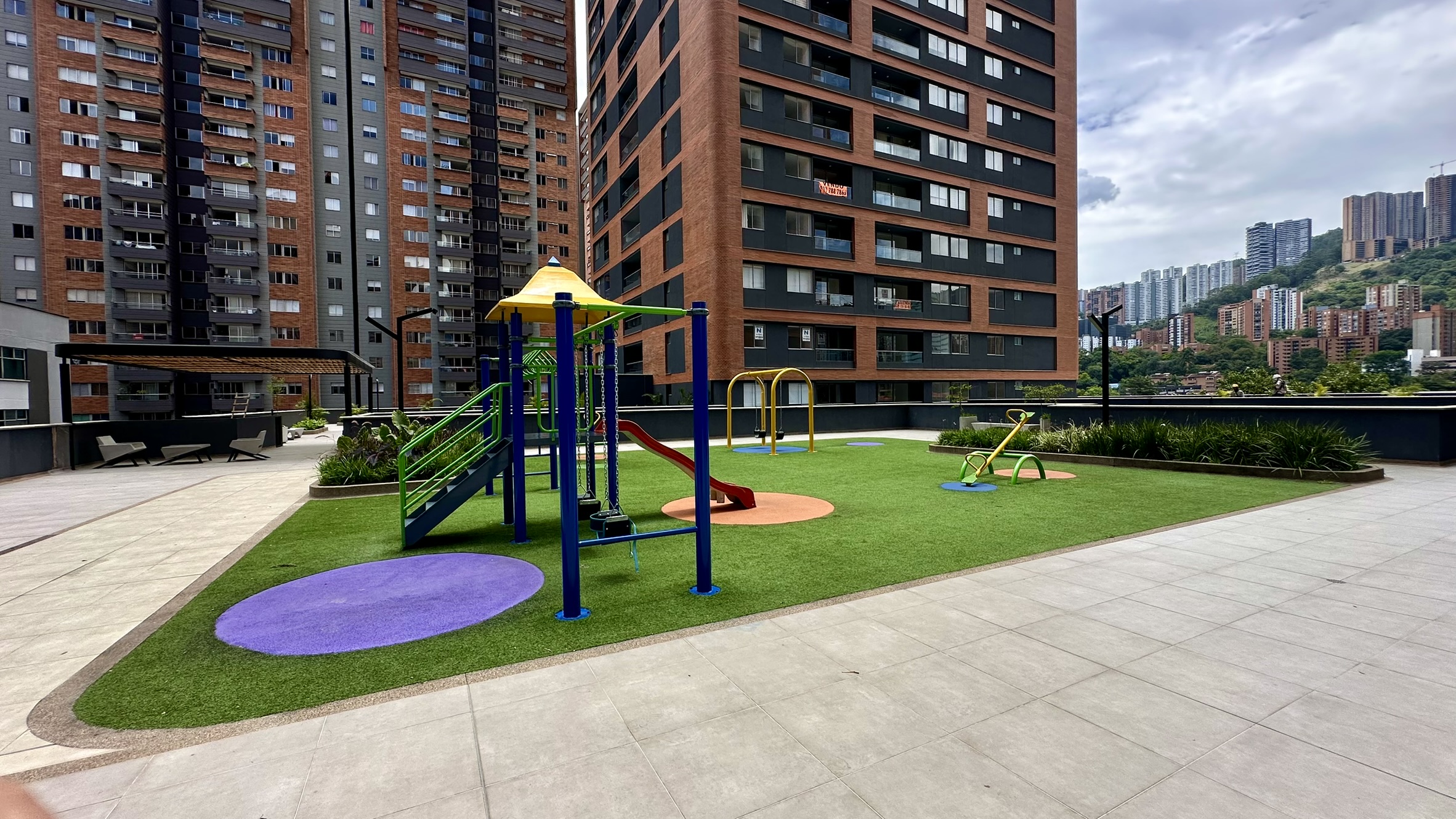 Apartamento en Arriendo, Ciudad del Río, Medellín.