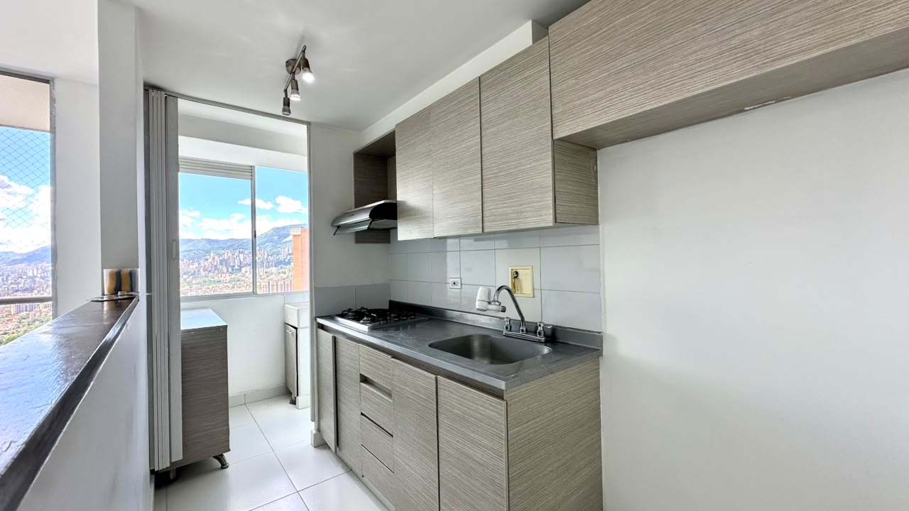 Apartamento en Arriendo. Loma del Barro. Envigado.