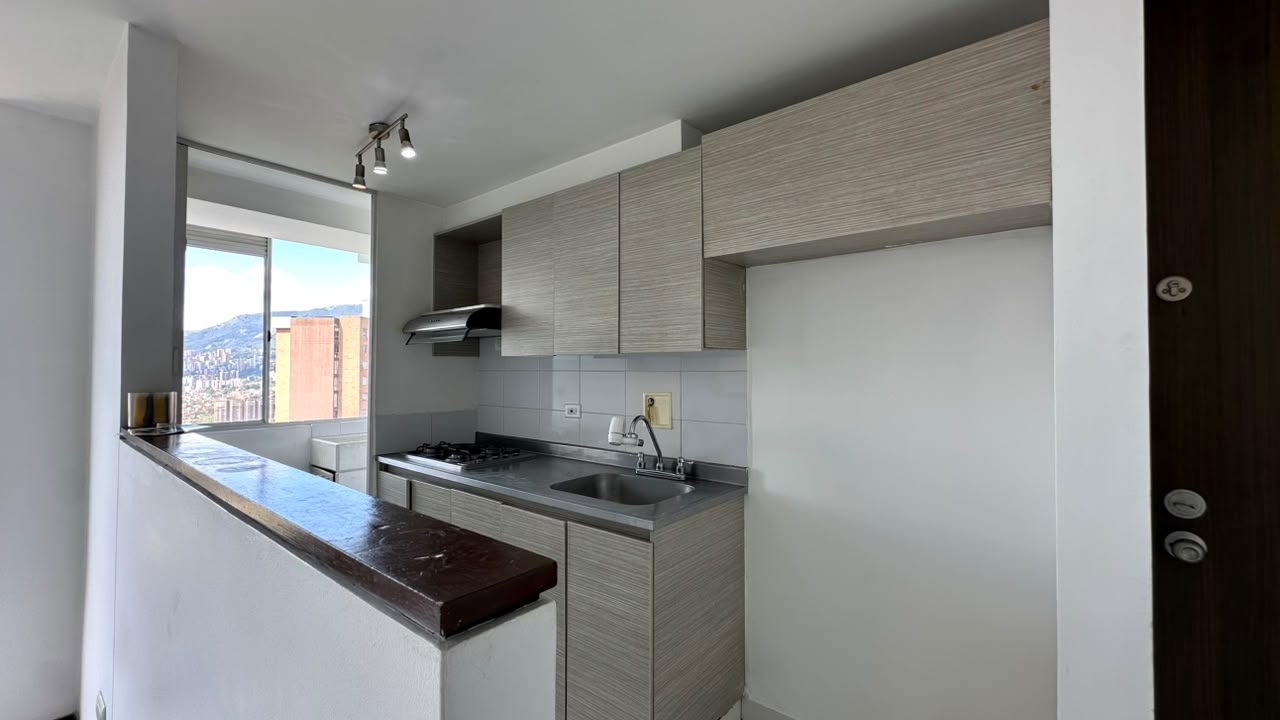 Apartamento en Arriendo. Loma del Barro. Envigado.
