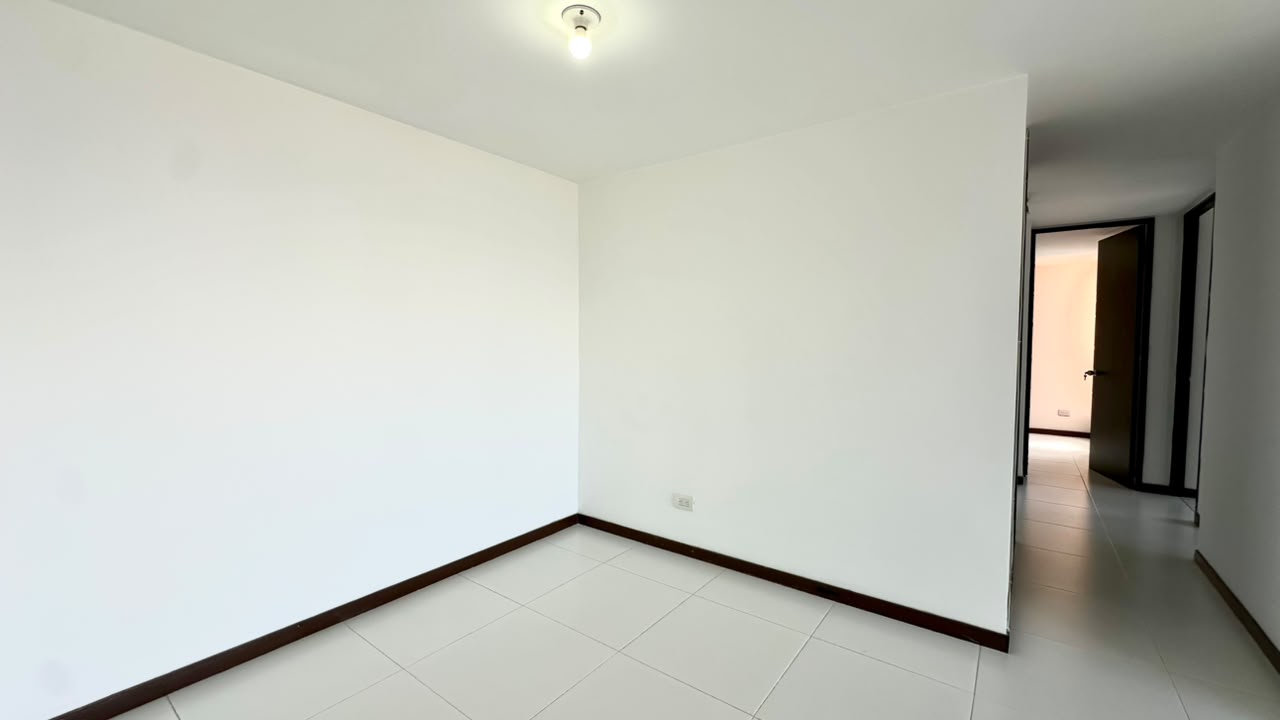 Apartamento en Arriendo. Loma del Barro. Envigado.