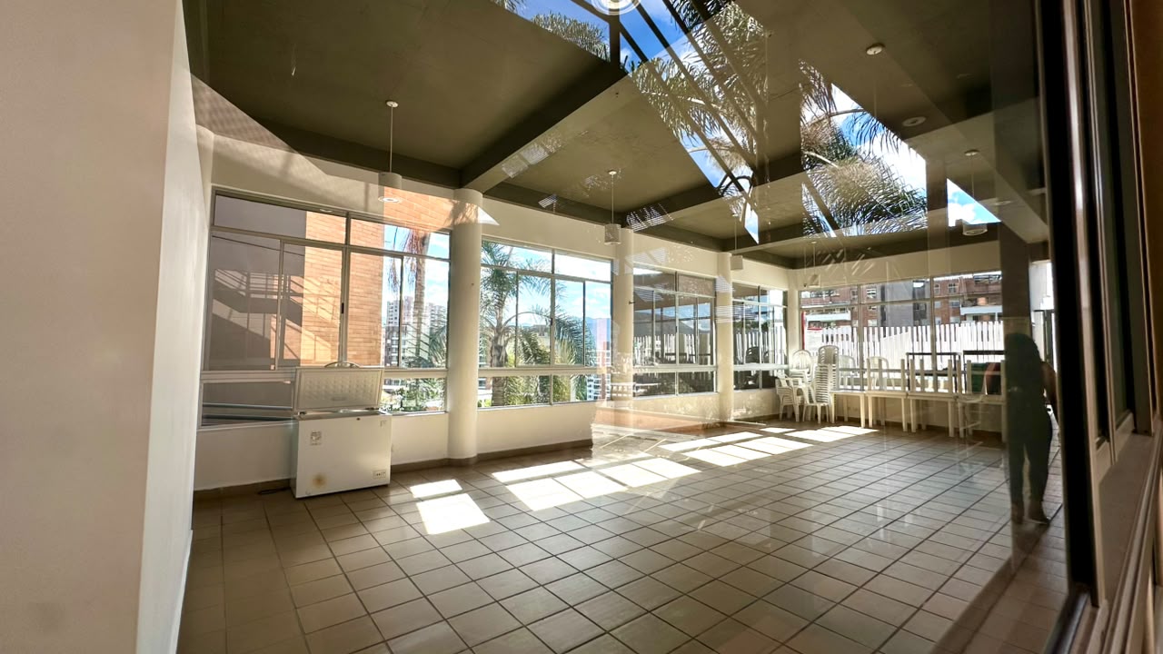 Apartamento en Arriendo. Loma del Barro. Envigado.