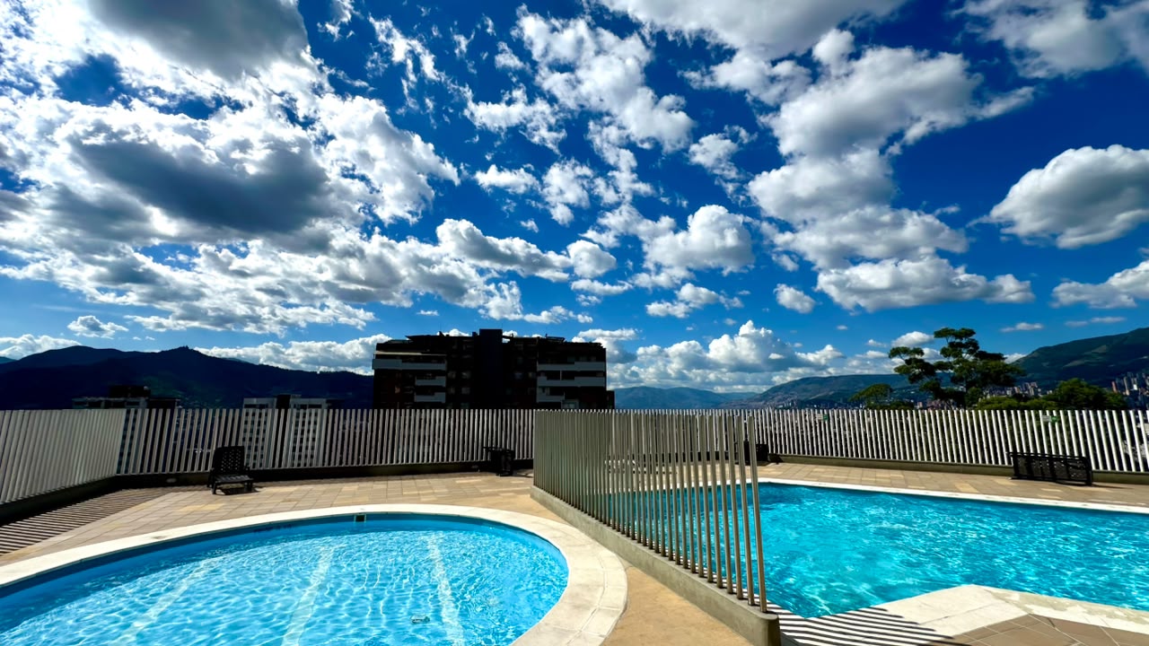 Apartamento en Arriendo. Loma del Barro. Envigado.