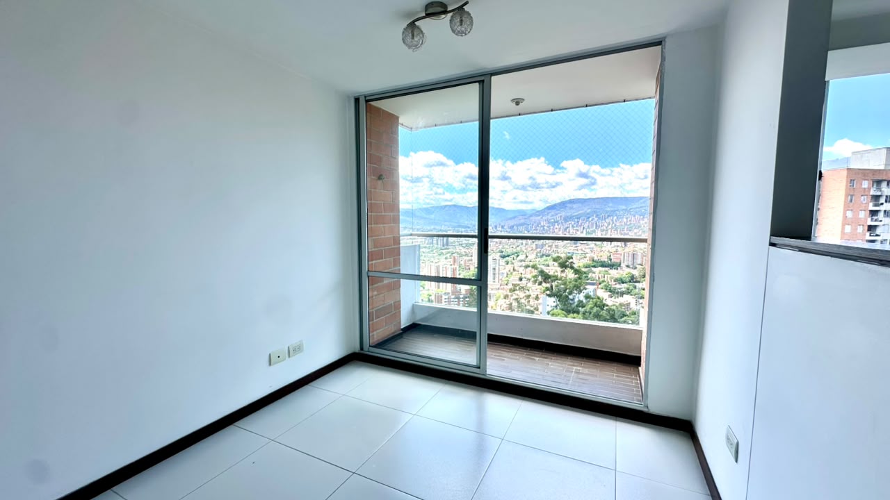 Apartamento en Arriendo. Loma del Barro. Envigado.