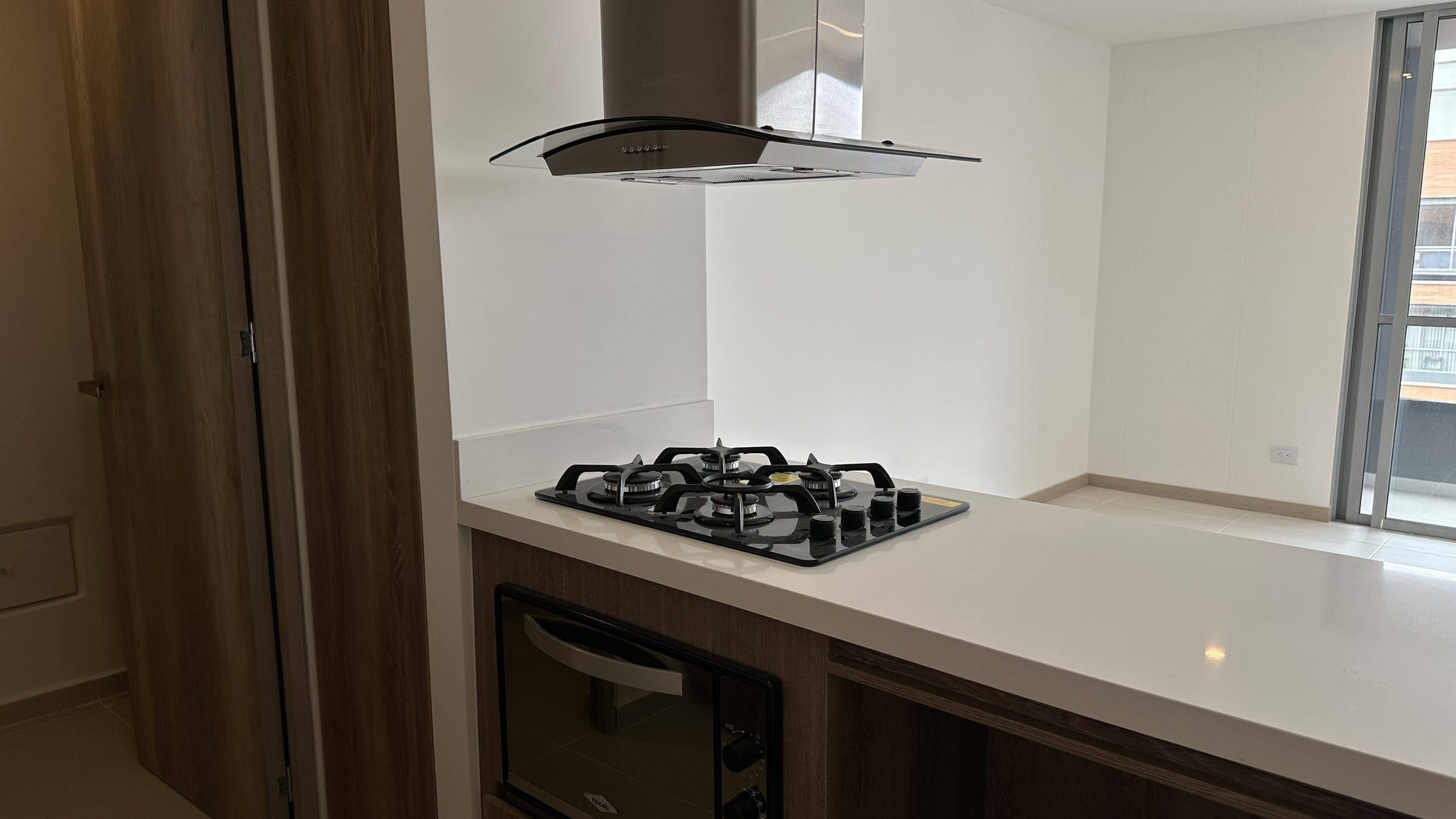 Apartamento en Arriendo, Ciudad del Río, Medellín.