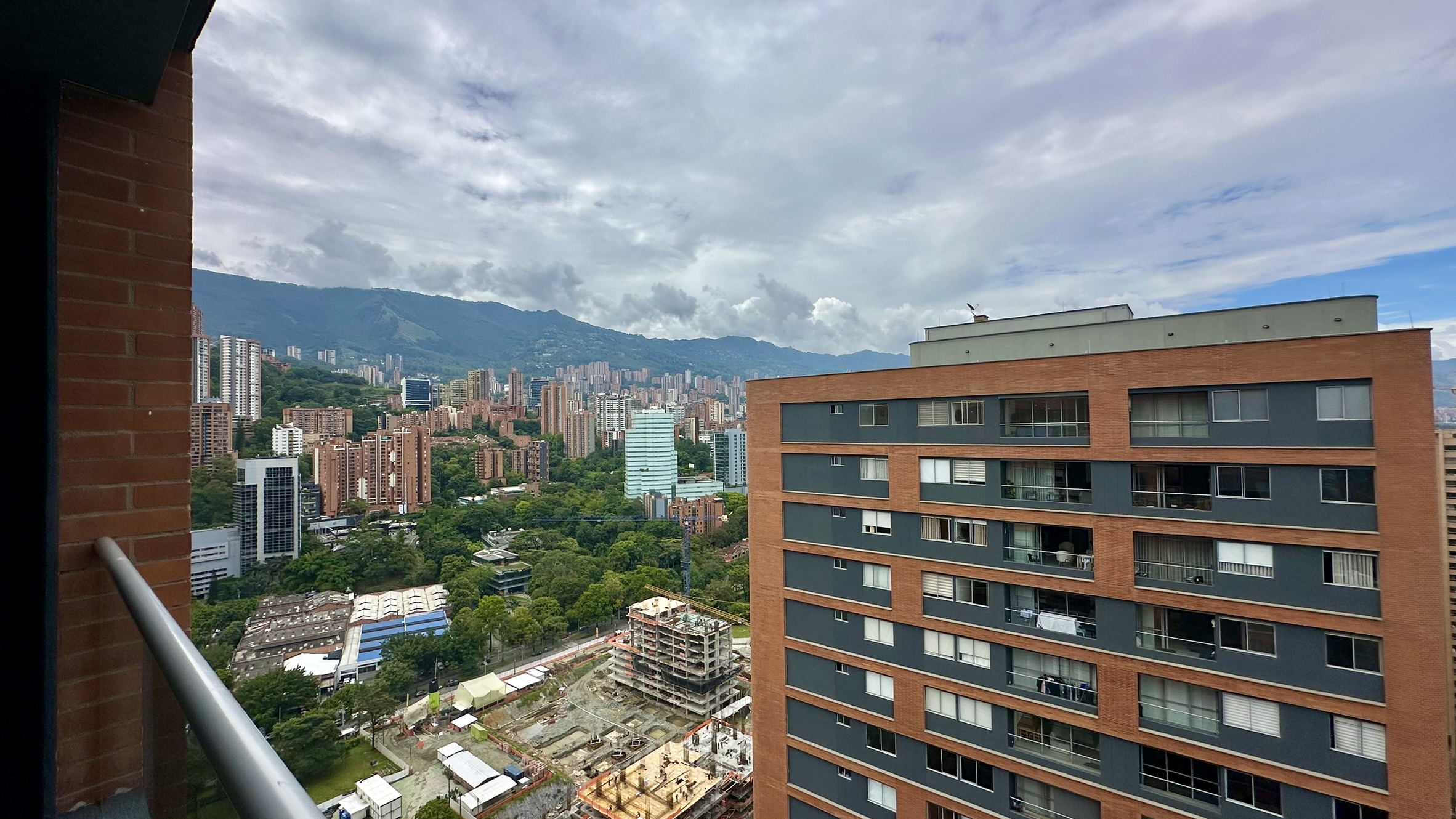 Apartamento en Arriendo, Ciudad del Río, Medellín.