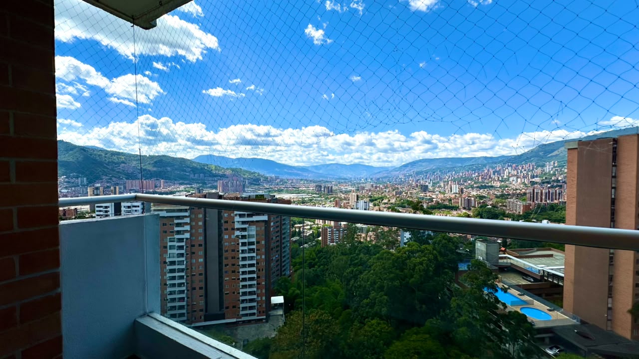 Apartamento en Arriendo. Loma del Barro. Envigado.