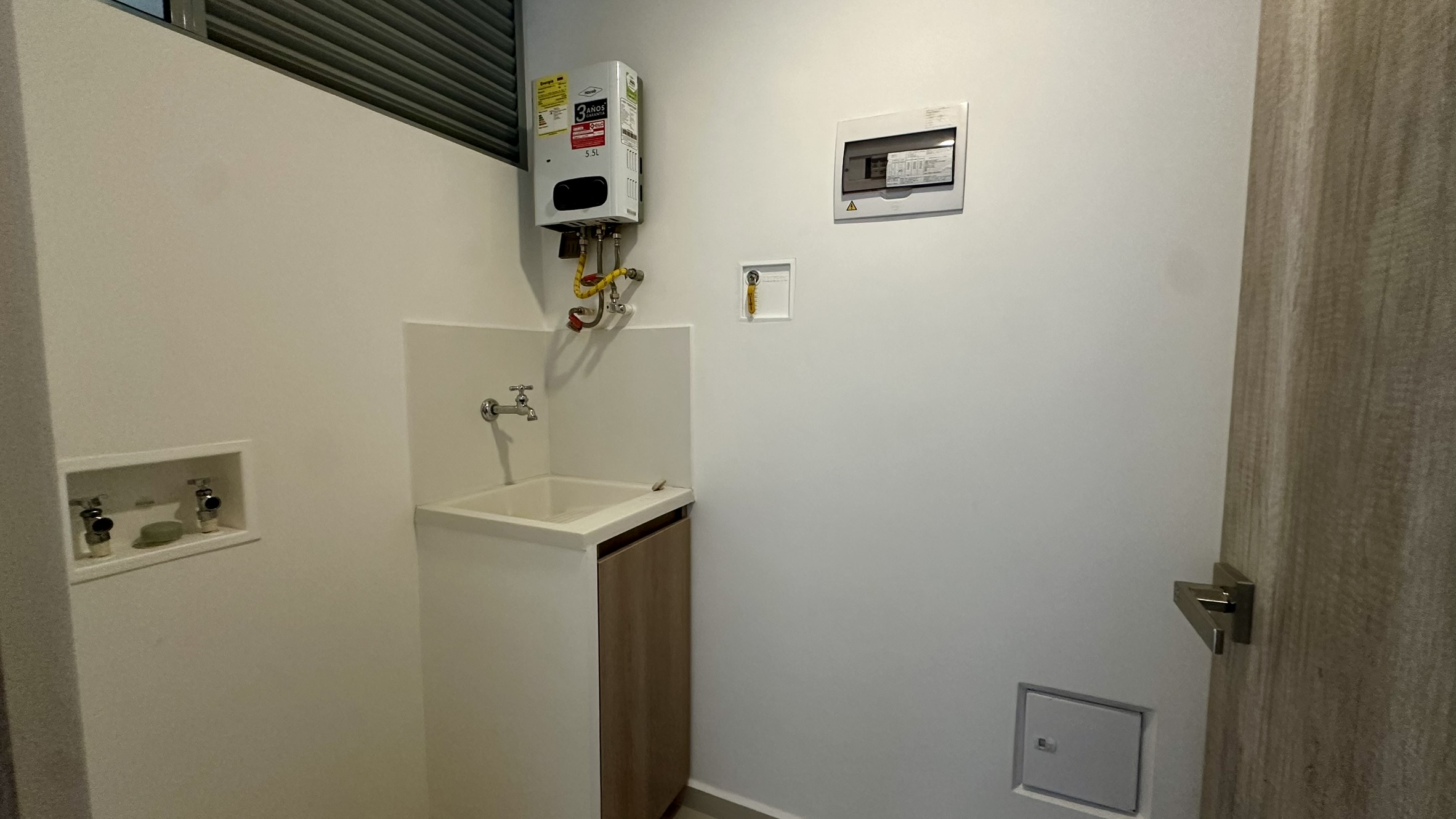 Apartamento en Arriendo, Ciudad del Río, Medellín.