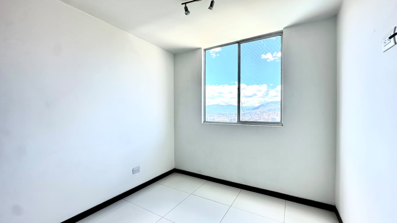 Apartamento en Arriendo. Loma del Barro. Envigado.