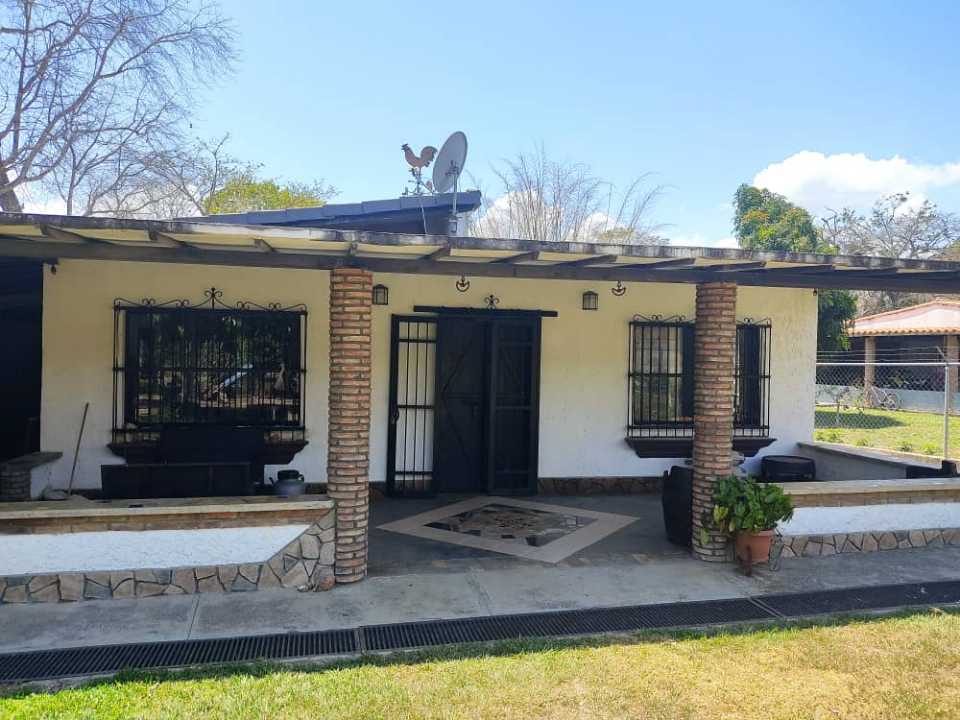 CASA EN VENTA EN AGUIRRE MONTALBAN KS-8370726 - Foto 1