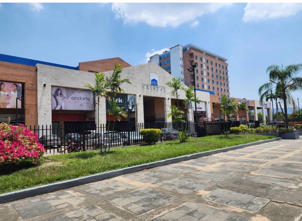 Local Comercial en Venta  Centro Cristal  Naguanagua MRR-7350271 - Foto 1