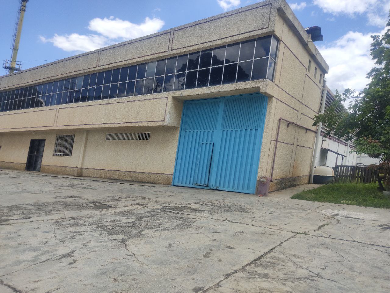 Galpon en venta en zona industrial la guacamaya EM-8370174 - Foto 1