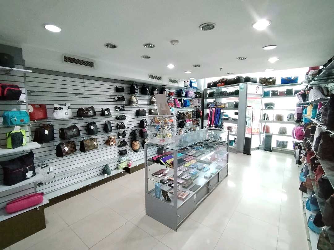Local comercial en Alquiler en CC. Metropolis EM-8370243 - Foto 1