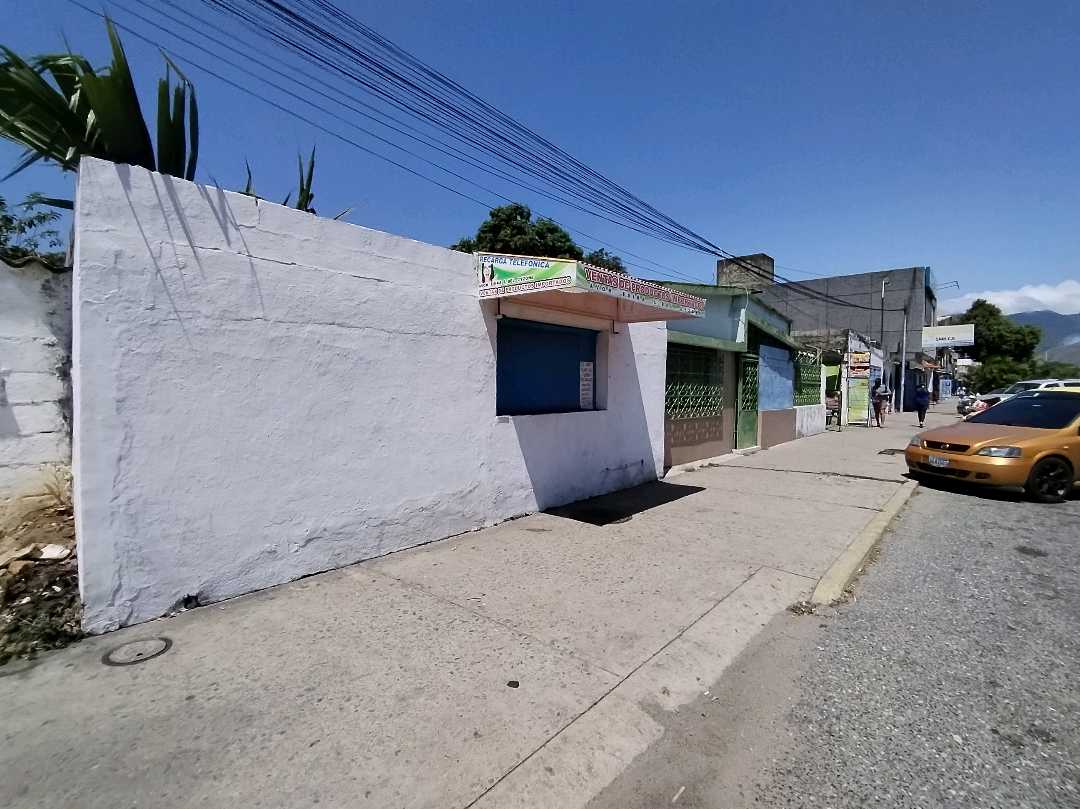 Casa en Venta en Naguanagua ave. Universidad  EM-8370277 - Foto 1