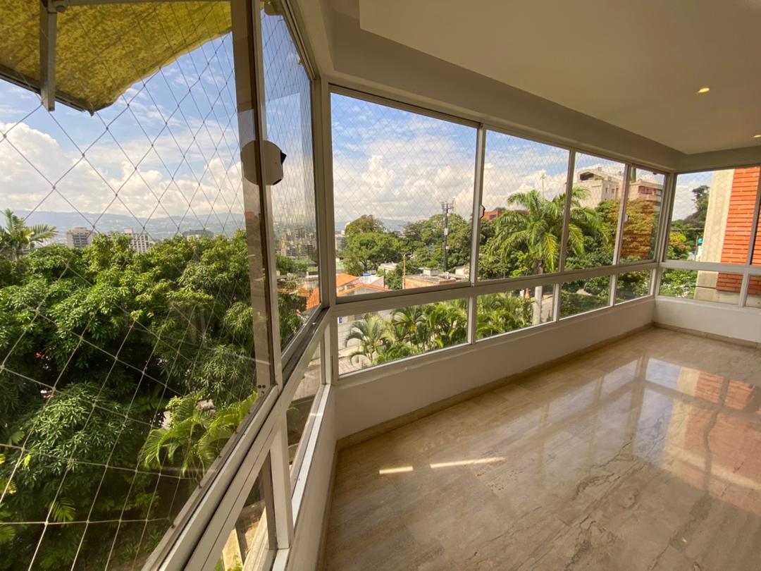 Se vende PH 540m2 Los Palos Grandes 7717 - Otras fotos