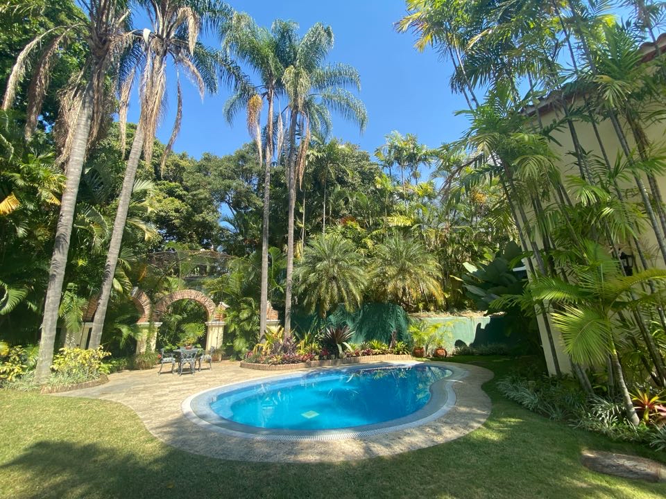 Se vende casa 1000m2 5h/6b/15p Los Chorros 4939 - Otras fotos