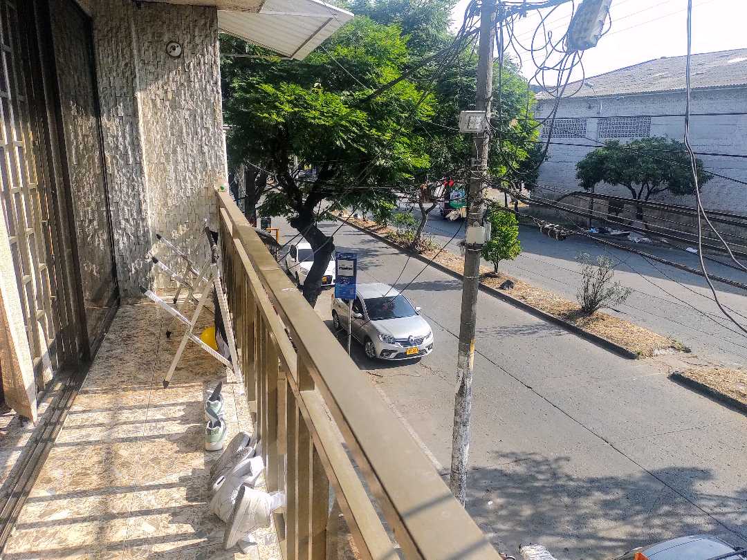 VENTA CASA TRIFAMILIAR COMERCIAL EL TRONCAL AMB