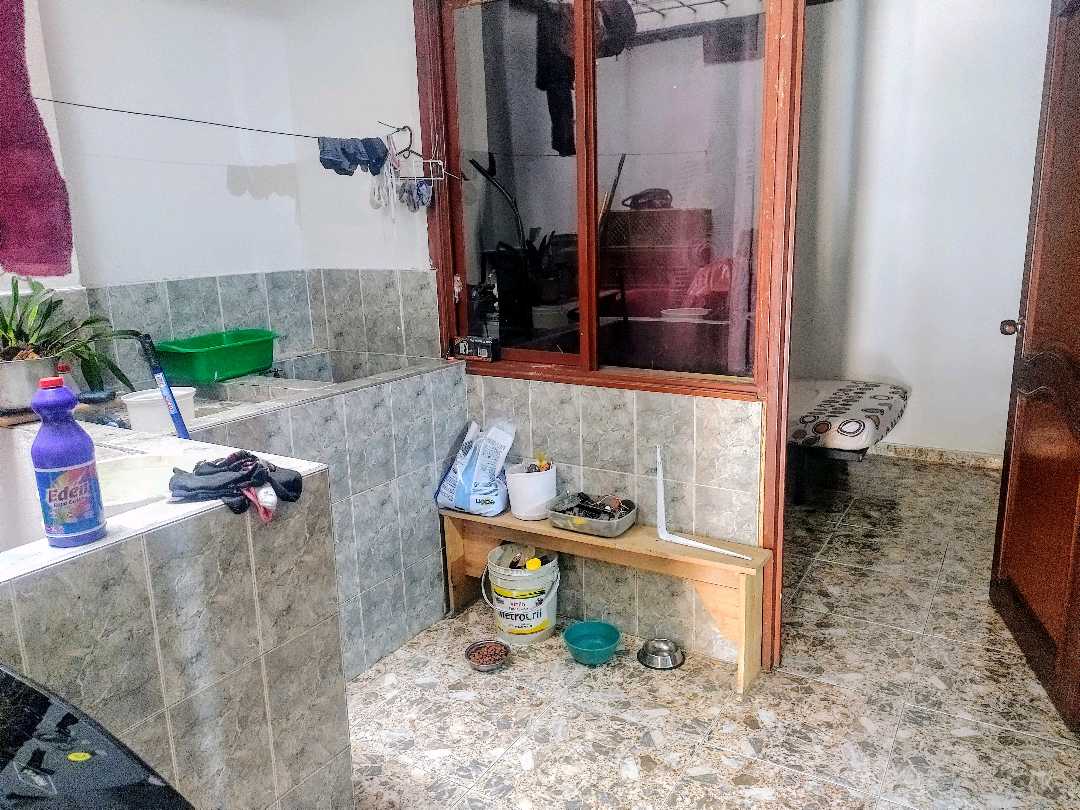 VENTA CASA TRIFAMILIAR COMERCIAL EL TRONCAL AMB