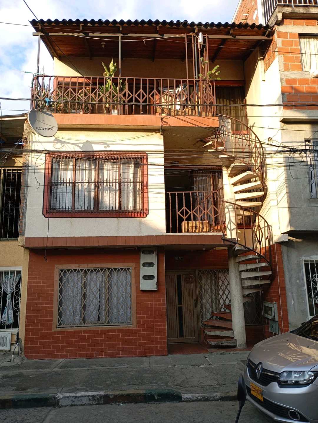 VENTA CASA TRIFAMILIAR ORIENTE LOS LAGOS