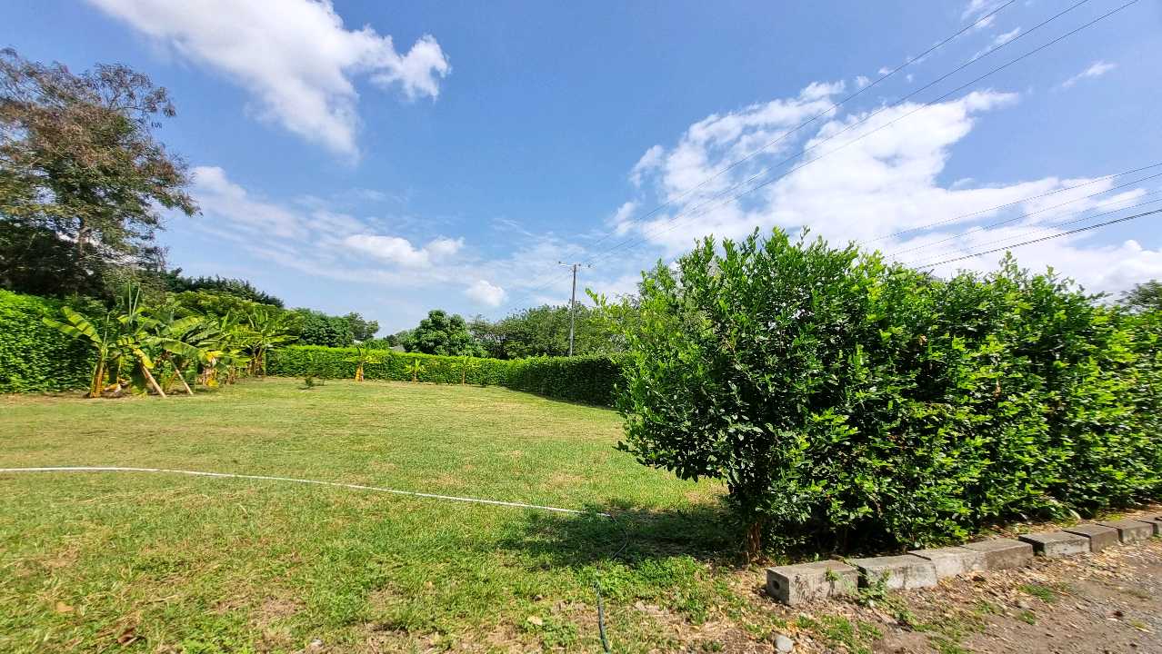Venta de lotes campestres en condominio Guacari W8409730-ISA