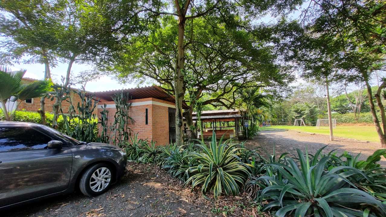 Venta de lotes campestres en condominio Guacari W8409730-ISA