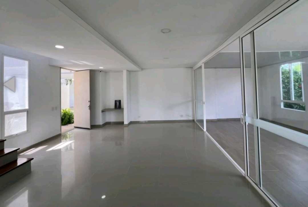 Venta casa el castillo Jamundí 4 habitaciones 350m2 CW8572913 AI