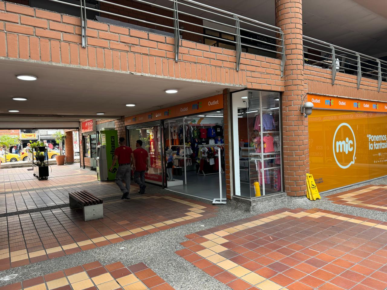 Local Comercial Centro de la Moda Itagui, Antioquia Local Comercial Centro de la Moda Itagui, Antioquia