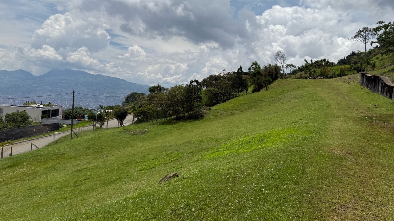 Excelente lote en venta con vista a Medellín, Los Balsos - El Poblado