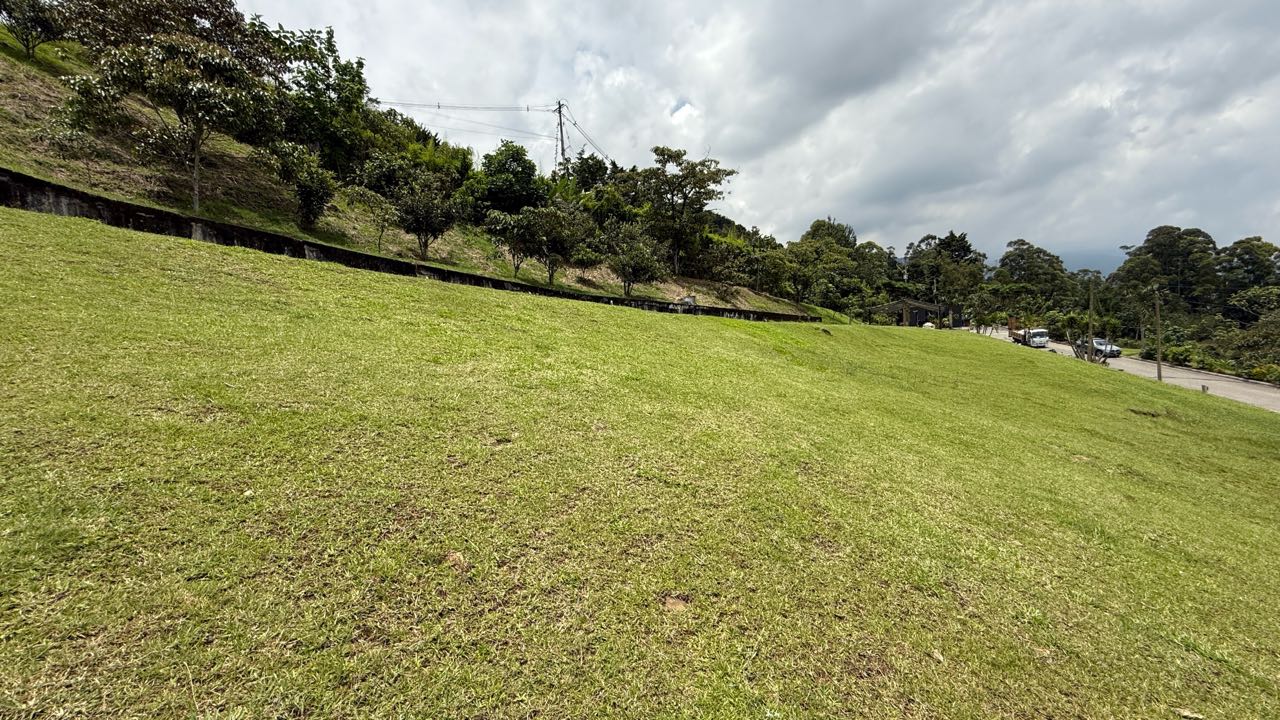 Excelente lote en venta con vista a Medellín, Los Balsos - El Poblado