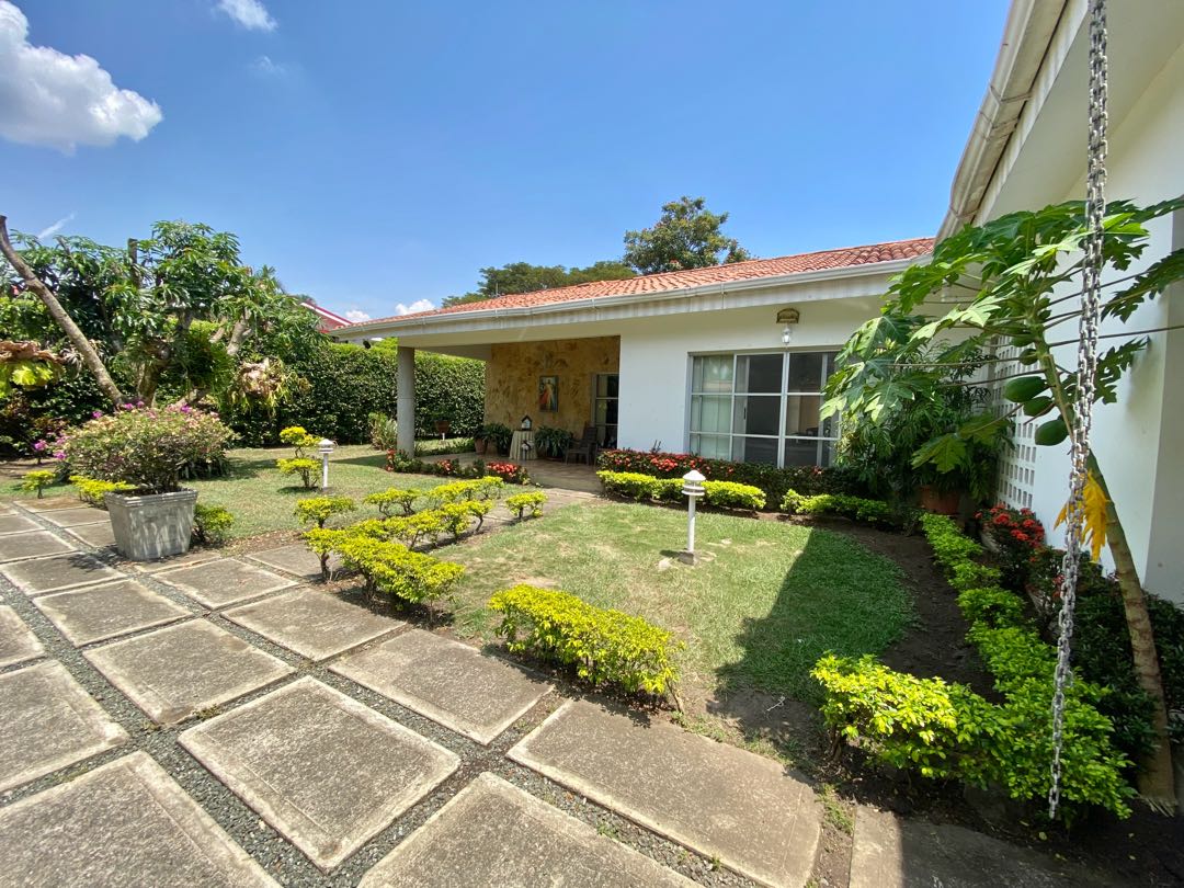 VENDO HERMOSA CASA CAMPESTRE LA MORADA-JAMUNDÍ  300M2 LOTE1500