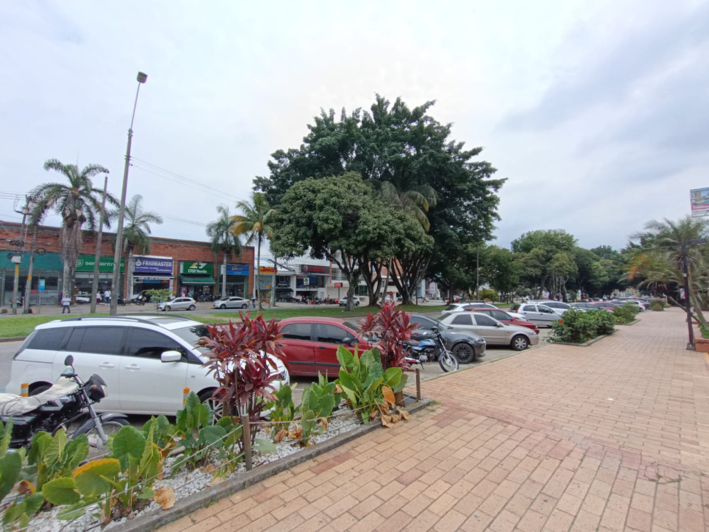 Arriendo local comercial en centro comercial la fontana