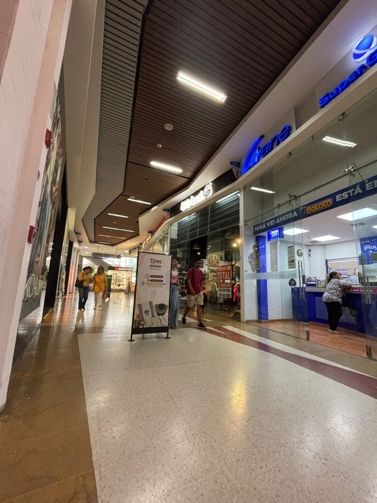 Arriendo local comercial en Unicentro