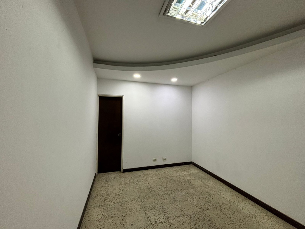 Arriendo local comercial en centro comercial la Fontana