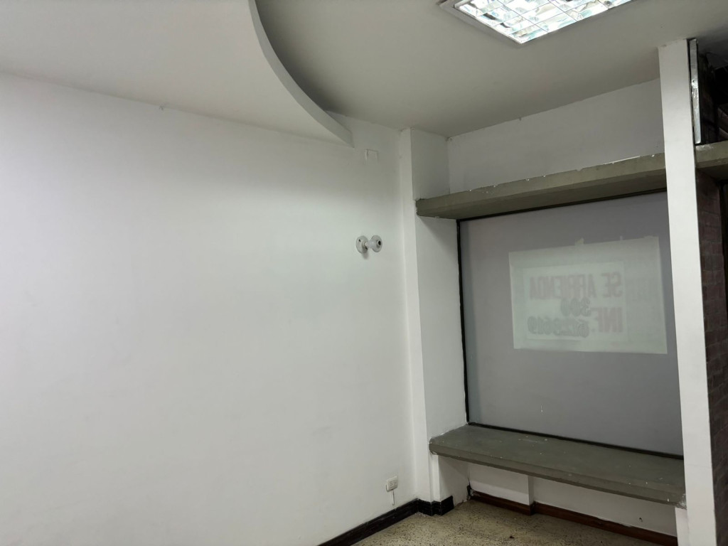 Arriendo local comercial en centro comercial la Fontana
