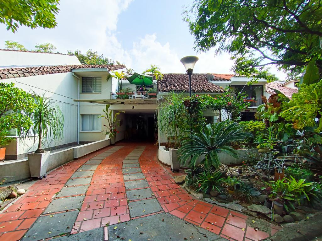VENDO CASA EN BOSQUE DEL LIMONAR-CALI