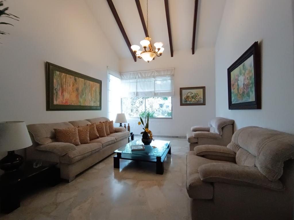 VENDO CASA EN BOSQUE DEL LIMONAR-CALI