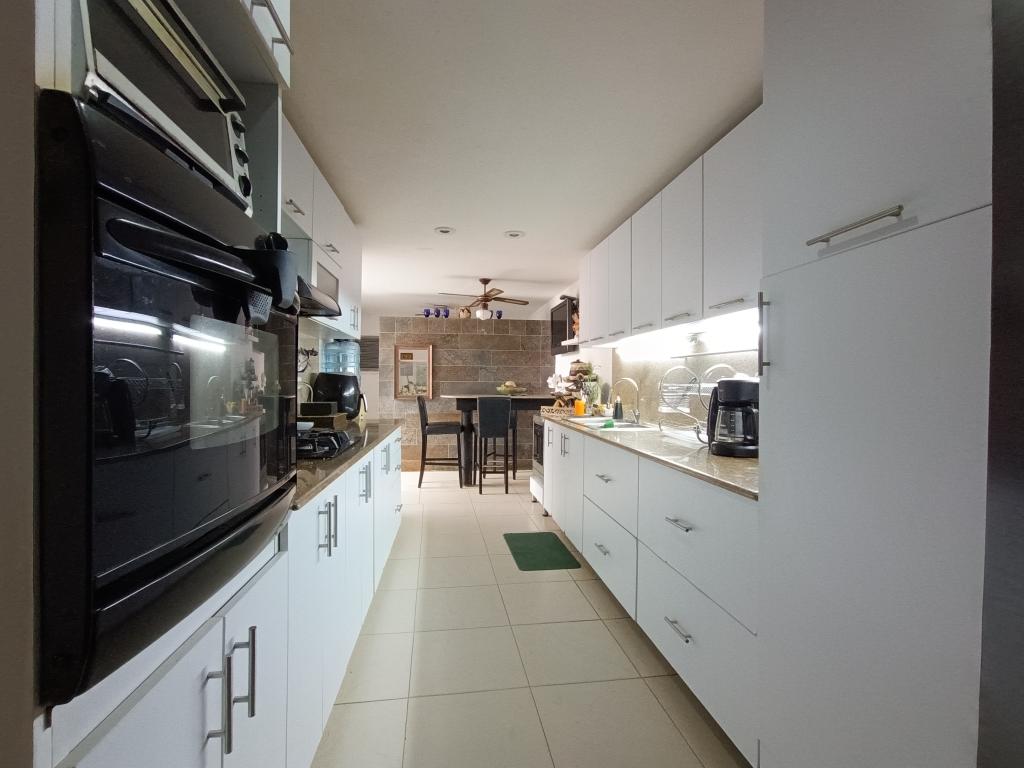 VENDO CASA EN BOSQUE DEL LIMONAR-CALI
